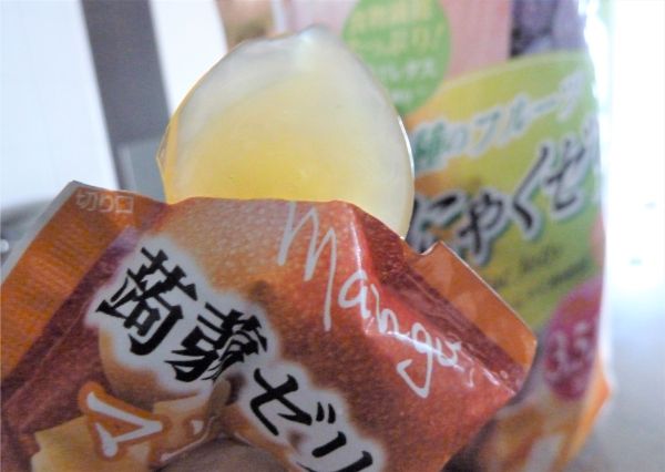 蒟蒻ゼリーを開封