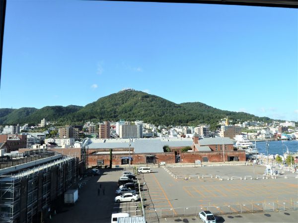 ラビスタ函館ベイホテルの部屋から見た「函館山」