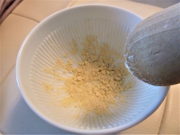 「すり鉢」で摩り下ろしたカシューナッツ