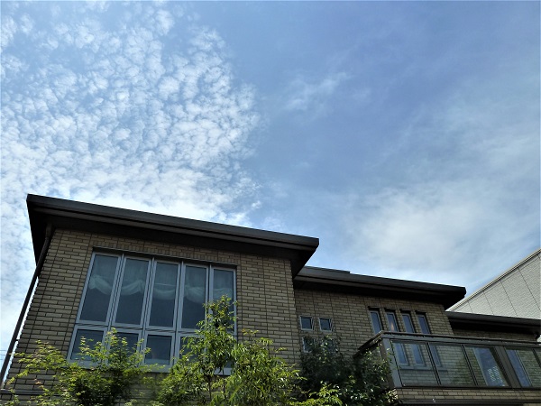 爽やかな朝の空